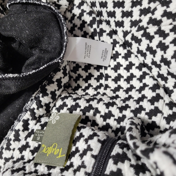 Taylor Dress Size 6 - Picture 4 of 5